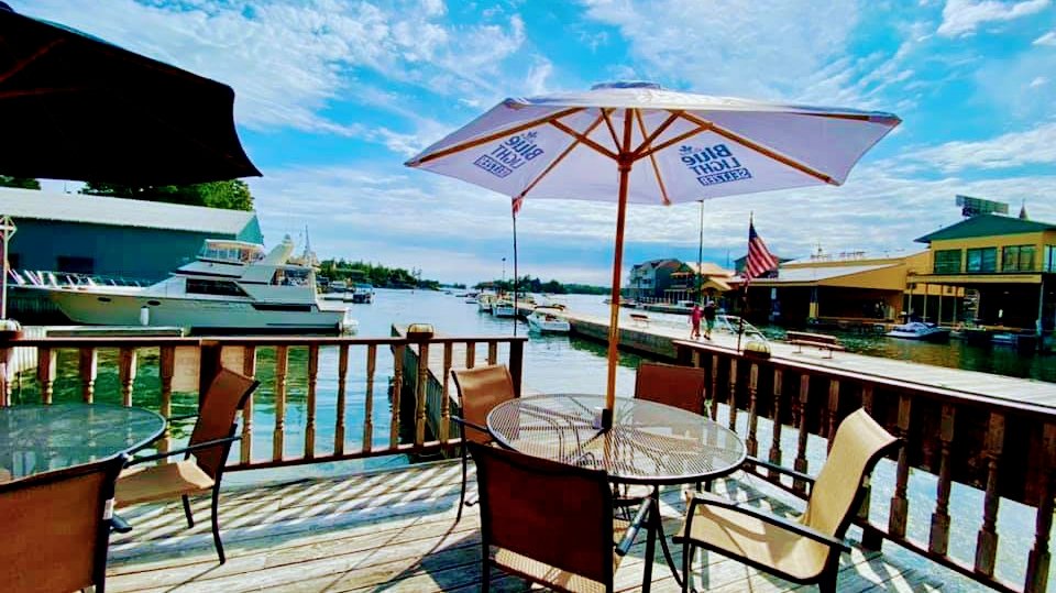 Barbecue restaurant with a relaxed waterfront setting.